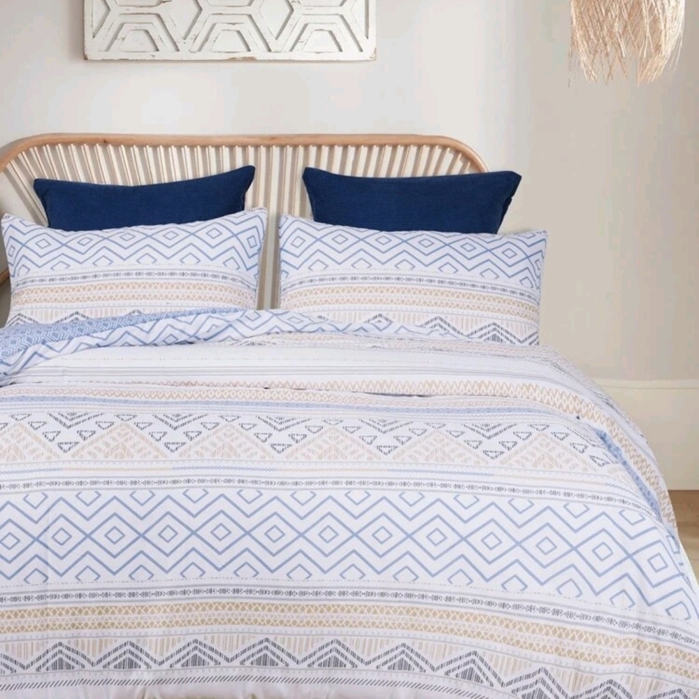 Geometric Pattern Duvet Cover Set Without Filler in Queen SZ.